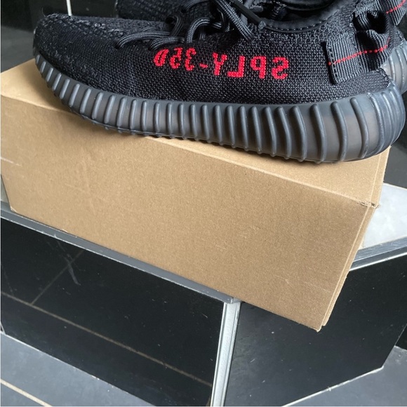 Yeezy size 6 black and ref insole is missing - Picture 6 of 9